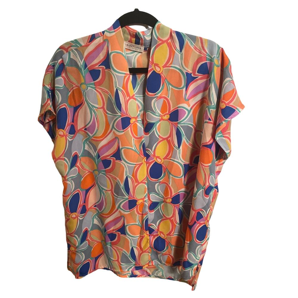 Women’s boutique blouse medium